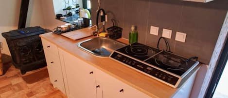 Kühlschrank, Mikrowelle, Herdplatte, Toaster