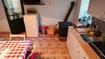 Fridge, microwave, stovetop, toaster