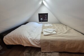 2 slaapkamers, een strijkplank/strijkijzer, reisbedje, gratis wifi