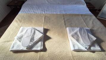 2 bedrooms, iron/ironing board, travel cot, free WiFi