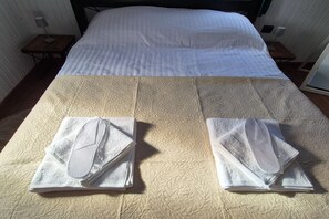 2 slaapkamers, een strijkplank/strijkijzer, reisbedje, gratis wifi