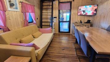 Smart TV, fireplace