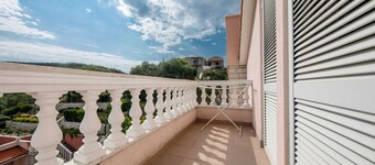 Guest House Villa Anggela - Two Bedroom Apartment with Balcony and Sea View