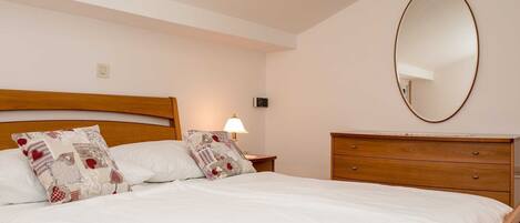 Travel crib, free WiFi