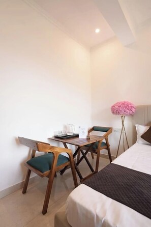 Rom – deluxe, fjellutsikt | Wi-fi (inkludert)