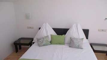 2 bedrooms, travel cot, free WiFi