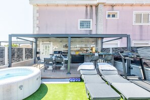 Outdoor dining - Apartment Merita - Two Bedroom Apartment with Balcony (Kastel Kambelovac)