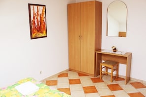 1 bedroom, travel crib, free WiFi