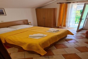 2 bedrooms, travel cot, free WiFi