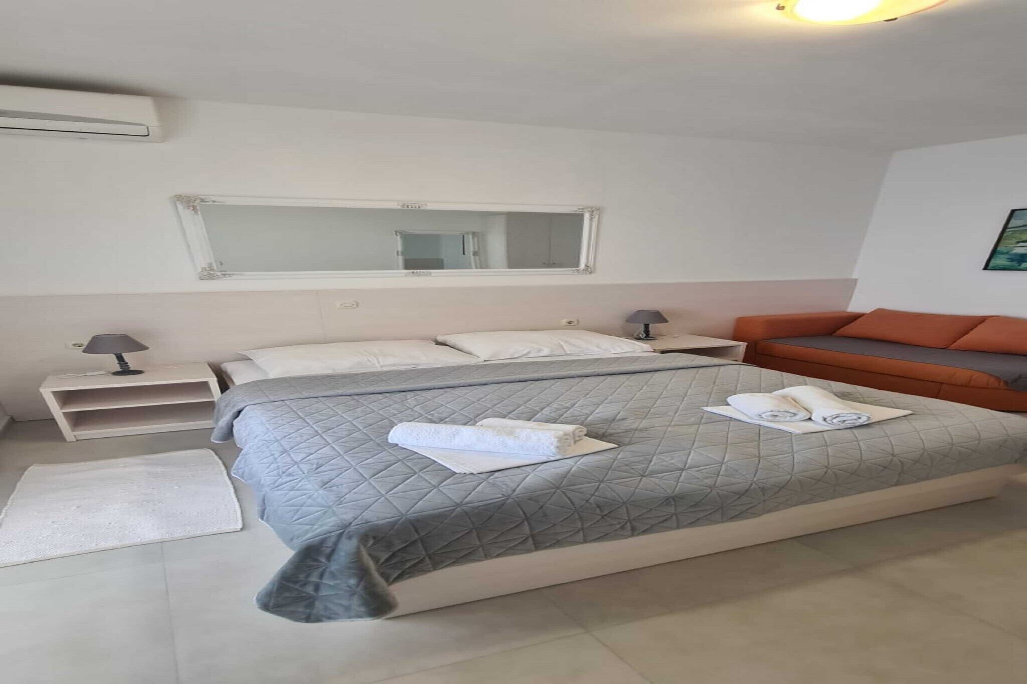 1 bedroom, travel cot, free WiFi