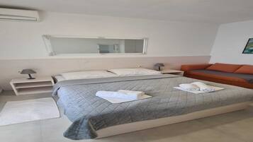 1 bedroom, travel cot, free WiFi