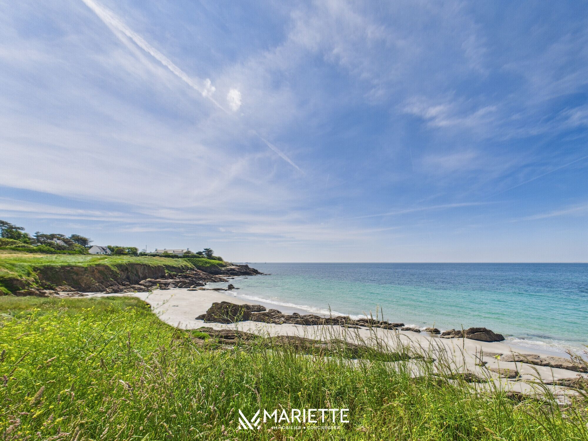Una spiaggia nelle vicinanze