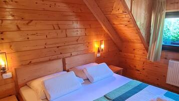 Iron/ironing board, travel crib, free WiFi