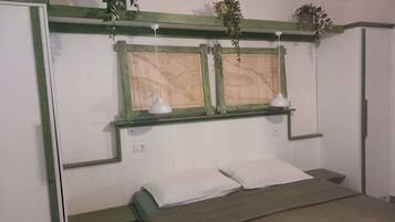 Iron/ironing board, travel cot, free WiFi