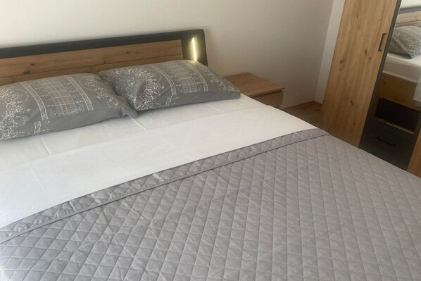 3 bedrooms, iron/ironing board, travel cot, free WiFi