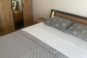 3 Schlafzimmer, Bügeleisen/Bügelbrett, Reisekinderbett, kostenloses WLAN