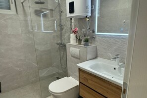 Suihku, hiustenkuivaaja, pyyhkeet