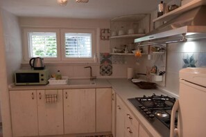 Fridge, microwave, stovetop, dishwasher - Guest House Green Corner Palit - One Bedroom Apartment (Rab)