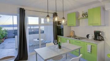Fridge, microwave, stovetop, toaster