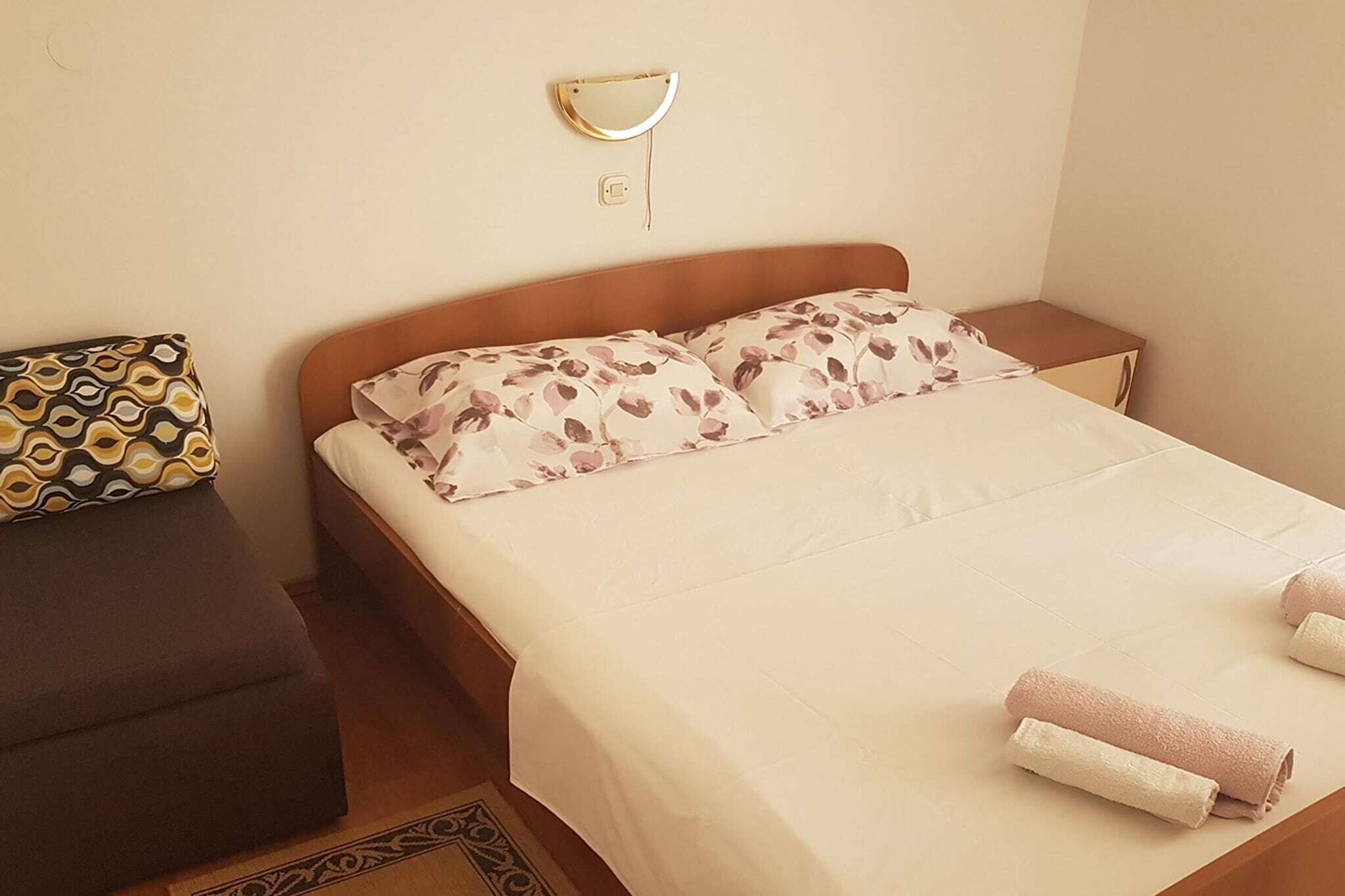 1 bedroom, iron/ironing board, travel cot, free WiFi