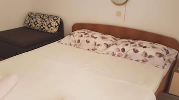 1 bedroom, iron/ironing board, travel cot, free WiFi