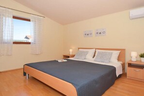 1 bedroom, travel cot, free WiFi