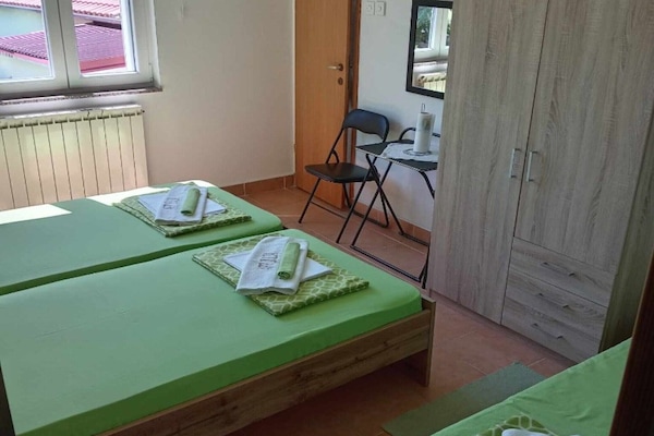 Fer et planche à repasser, lit parapluie, Wi-Fi gratuit