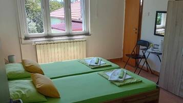 Fer et planche Ă repasser, lit parapluie, Wi-Fi gratuit