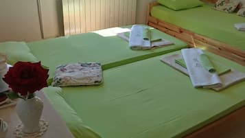 Fer et planche Ă repasser, lit parapluie, Wi-Fi gratuit