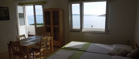 Tabla de planchar con plancha, cuna de viaje y wifi gratis