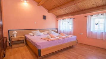 旅行婴儿床、免费 WiFi