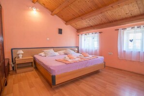 2 camere, culla da viaggio, Wi-Fi gratuito