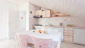 Fridge, microwave, stovetop, toaster