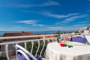 Outdoor dining - Apartments Lili - Two Bedroom Apartment Balcony (Podgora)
