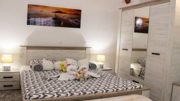 2 bedrooms, iron/ironing board, travel crib, WiFi (free)