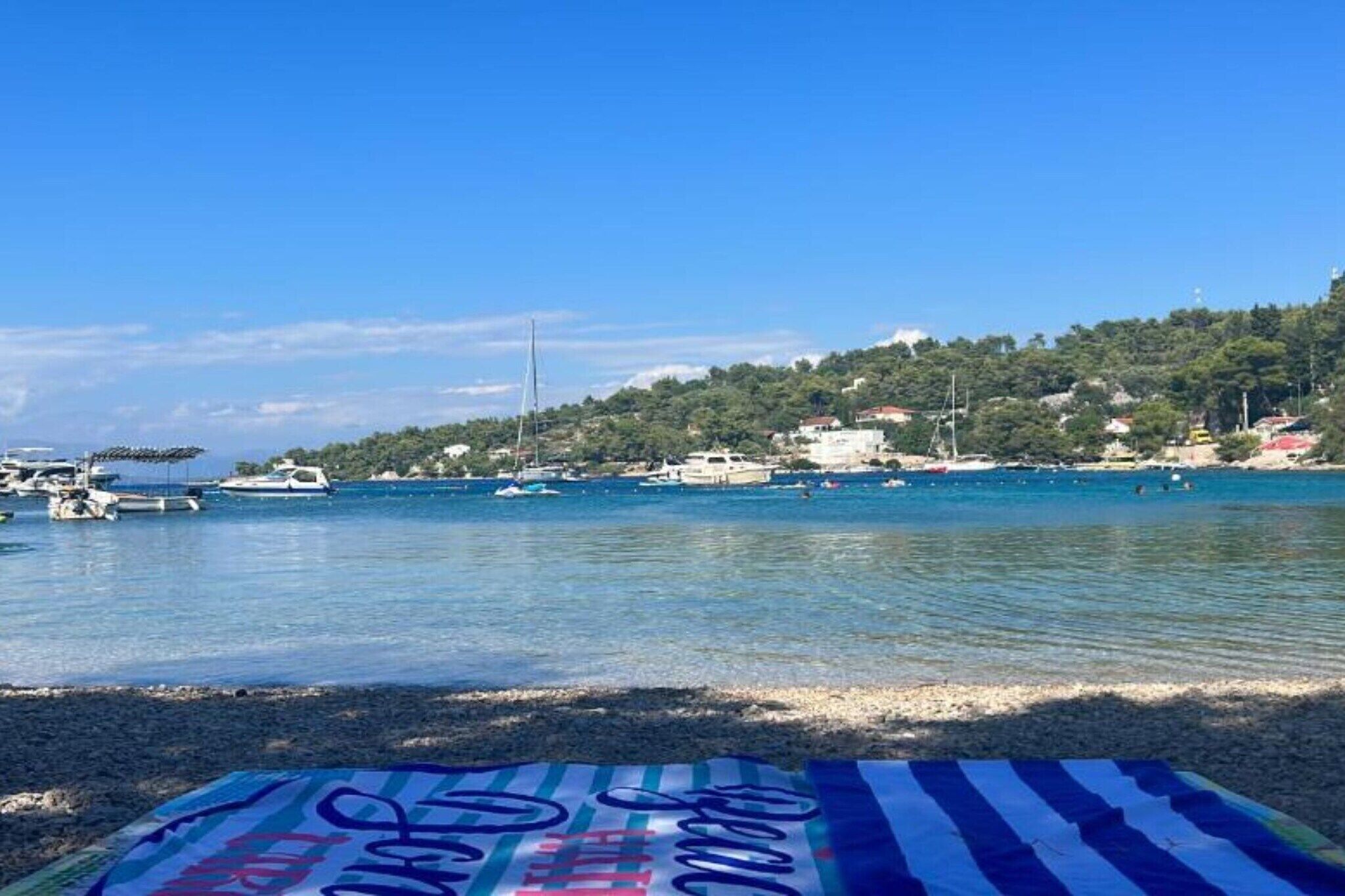 بالقرب من الشاطئ