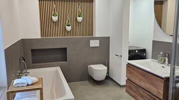 HÄrtork, handdukar, tvÄl och toalettpapper