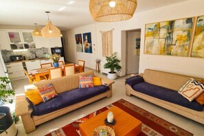 Smart TV - Apartment Torre Senj - Two Bedroom Apartment with Balcony and Mountain View (Senj)