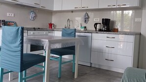Private kitchen - FreeMe Apartment - One Bedroom Apartment with Balcony and Sea View (Lumbarda)