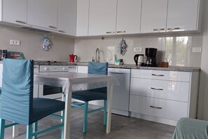 Kühlschrank, Ofen, Herdplatte, Geschirrspüler