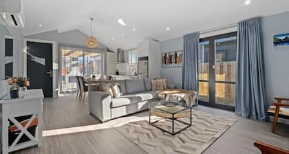 Charming 3-bedroom apartment with AC, WiFi in delightful Lake Hayes Estate