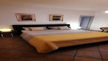 Fer et planche à repasser, lit de bébé portatif, accès au Wi-Fi (inclus)