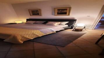2 bedrooms, iron/ironing board, travel cot, free WiFi