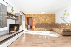 Smart TV - Villa Marica - Five bedroom Villa with Private Pool (Kastel Stari)