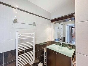 Suihku, hiustenkuivaaja