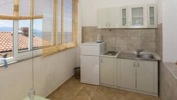 Refrigerador, parrilla de estufa y comedor