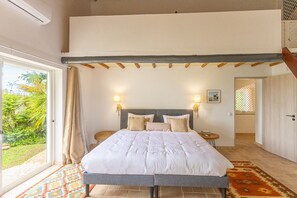 6 quartos, ferros/tábuas de passar roupa, Wi-Fi de cortesia