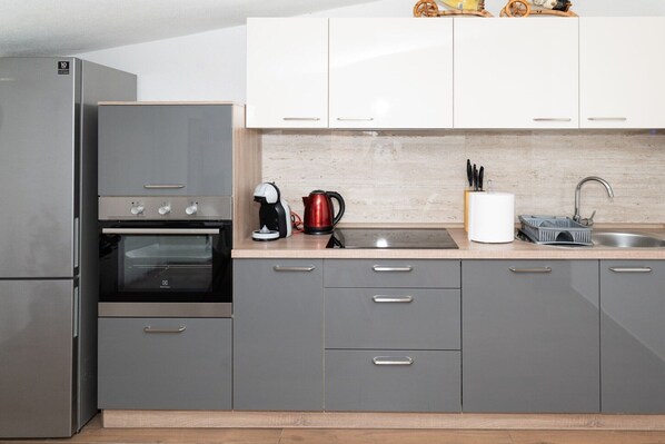 Fridge, microwave, oven, stovetop