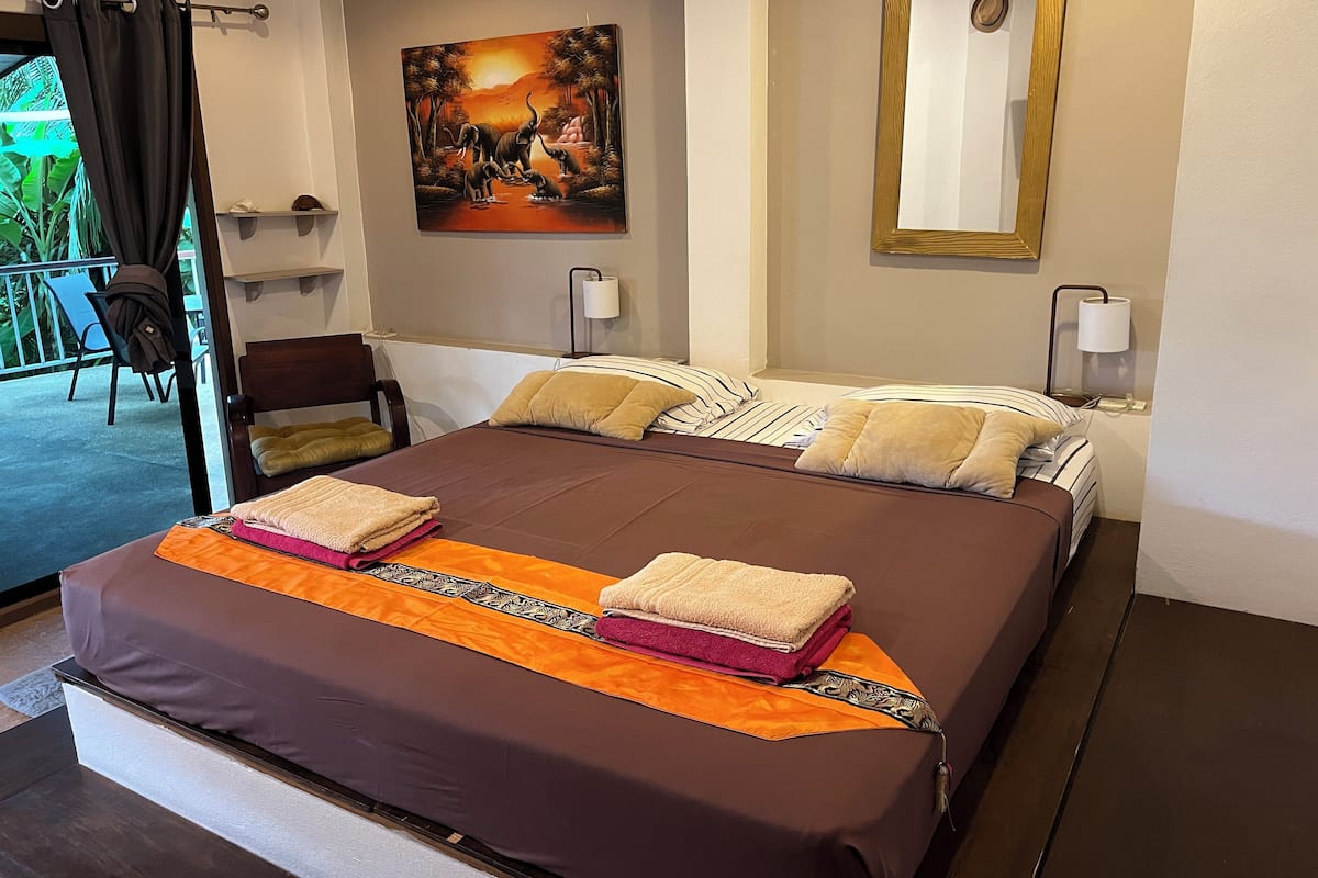 Secador de pelo, toallas