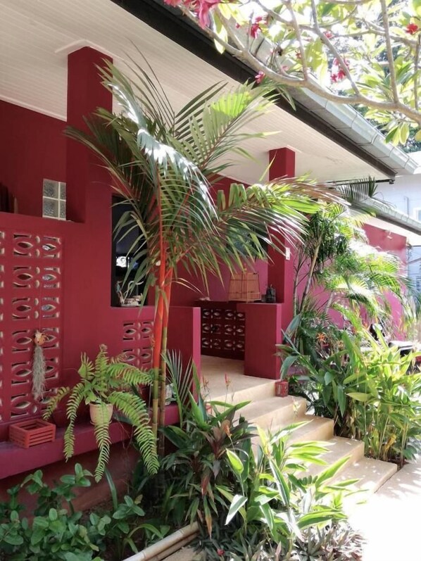 Front of property - PINK HOUSE (Koh Samui)